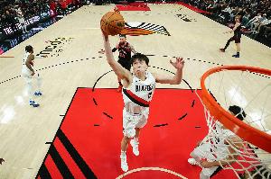 杨瀚森:萨尔身体变强壮了且在NBA站稳脚跟 我需要向他学习