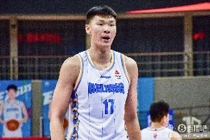 你可是顶薪球员啊！范子铭本赛季至今6场得分挂蛋 仅1场得分上双