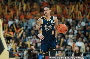 炸裂全能！奎因18中11砍下32分8板11助3断1帽