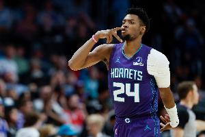 谁也不让谁！米勒半场10中7砍下21分对飙JJJ10中8轰下22分4板4助