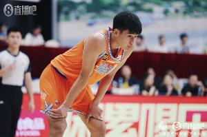 这场你是MVP！杨曦皓外线能站出来&各种护筐 全场砍18分4板6帽