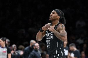 有点抽象！特伦斯·曼恩半场4中0仅拿1分4篮板