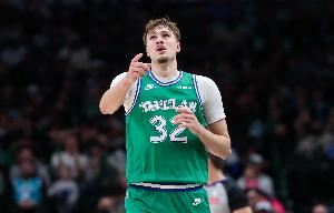 弗拉格连续两场比赛合砍83分 创NBA青少年历史新纪录