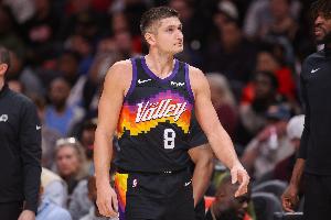 进攻全靠你！格雷森·阿伦半场13中5&三分7中3砍下13分4助2断