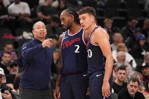 追梦:NBA现在有十支球队在摆烂 快船也在摆烂但因小卡没太成功