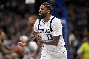 这一招真厉害！马绍尔反击挂着海斯抛投2+1！加上半场15-0了！
