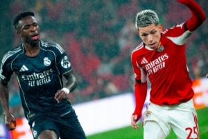 每体介绍普雷斯蒂亚尼:巴萨曾有意,他手机屏保是和维尼修斯合影