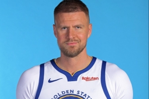库里谈波津首秀:我们队从未有过以进攻为主的七尺长人 令人兴奋