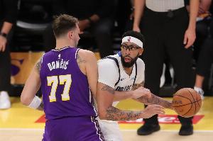阿里纳斯:东契奇被交易后 再也没有大牌球星愿意去独行侠了