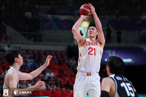 韩乔生:裁判是真加戏 奈何中国队优势明显 很难靠吹罚帮到什么忙