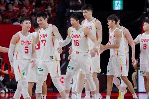 媒体人：幸亏今天裁判还算正常 要是真在台北打 悬
