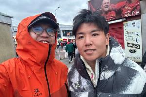 徐彬现场观战曼联！球迷晒合照：徐彬向偶像卡塞米罗取经学习