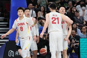直播吧:中国男篮返回北京原地解散 郭士强让李弘权给家人带个好