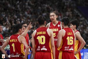 媒体人:中国女篮内线攒够了“移动长城” 外线又不行了