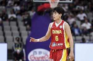 媒体人:中国女篮外线除了杨舒予都不敢投篮 进攻问题要解决