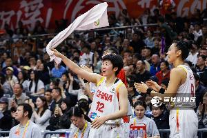 陈玉婕:刚踏上赛场时紧张 教练队友给了我很大信心 后来就放开了