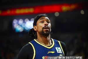 广东遭上海3杀！媒体人：不同比分相同死法 内线高度不够攻强守弱