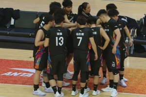 ?郑州大学4人15+大胜青海师大 郑家霖21+6+5 尼达喜琼22+10