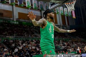 媒体人:辽篮进攻被打回原形?近期攻击力开始萎靡 防守也顶不住