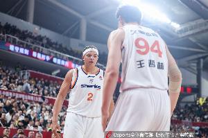 上海队记:每个人都在为赢球默默牺牲 人人都可做红花也甘做绿叶