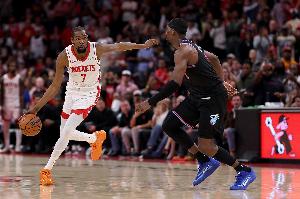 KG:火箭没控卫所以把太多重担压在杜兰特身上 组织&得分一把抓