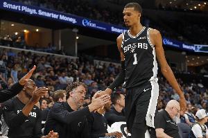 追梦:文班想要从SGA手里抢走MVP 还需要几场标志性的表现