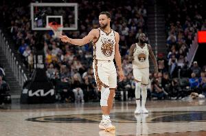 科尔：库里参与了全部训练 打马刺不会上场打骑士可能性也不大