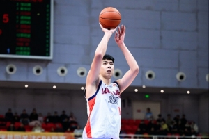 媒体人:徐昕可能早就有能力成为CBA主力轮换 没打好肯定另有原因