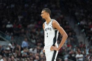 文班“乞求”MVP?尼克·杨:闭上嘴去赢球 那自然会替你发声!
