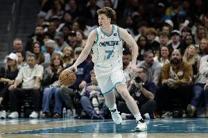 【菜鸟】克尼佩尔预定三分王?哈珀12中8得19分5助1断 克赖尔12分