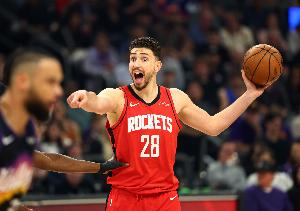 赶紧找回状态！申京过去两场比赛29投仅得20分 命中率仅三成