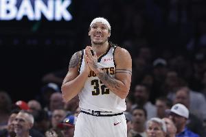 毫无状态！戈登半场3中0仅靠罚球拿下5分3板 3次犯规