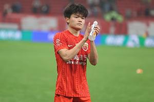 东体:海港单外援首发战平泰山,杨希、李帅赛后一起发红包