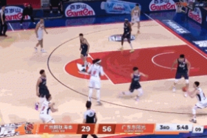 彻底花了！胡明轩助攻萨林杰空切打成2+1 分差30分