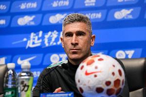 蒙哥马利:客场踢云南一定不会容易,去年的3连胜是过去式了