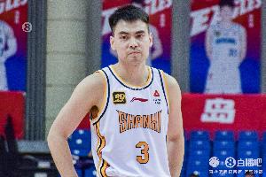媒体人:贾明儒今天让青岛的防守无所适从 曾几何时他并不被看好