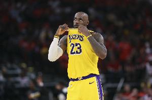 霍姆格伦:湖人昨天能赢火箭很大程度上就是因为詹姆斯!