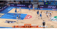 早就看到你了！奎因前场篮板不看人直接背传助攻麦考尔上空篮