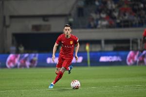 肯帕努:我喜欢李镇全的踢球风格 20岁时就梦想来中国踢球