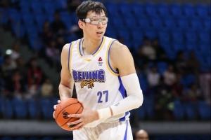 18分8板4帽!媒体人:周琦今晚堪称擎天一柱 这样的他久违了