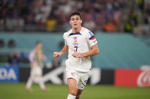门兴中场雷纳:希望入选美国队踢世界杯,若成真将是荣誉