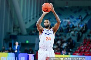 上海主动变阵！京粤G1首发：弗格升入首发阵容 王哲林VS周琦