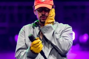 西媒:巴萨所有球员都申请了波多黎各歌星Bad bunny的演唱会门票