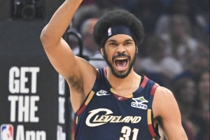 活塞主帅:阿伦在自己熟悉的位置接到了球 攻防统治了比赛